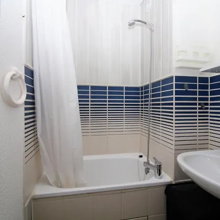 Saint-cyprien - T2 Mezzanine Avec Terrasse Et Garage - Fr-1-309-353 Apartment *